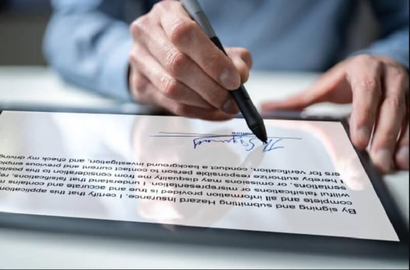 man electronic signature on contract