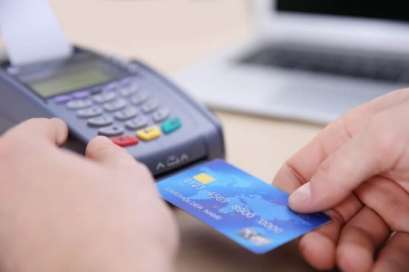 person using a credit card
